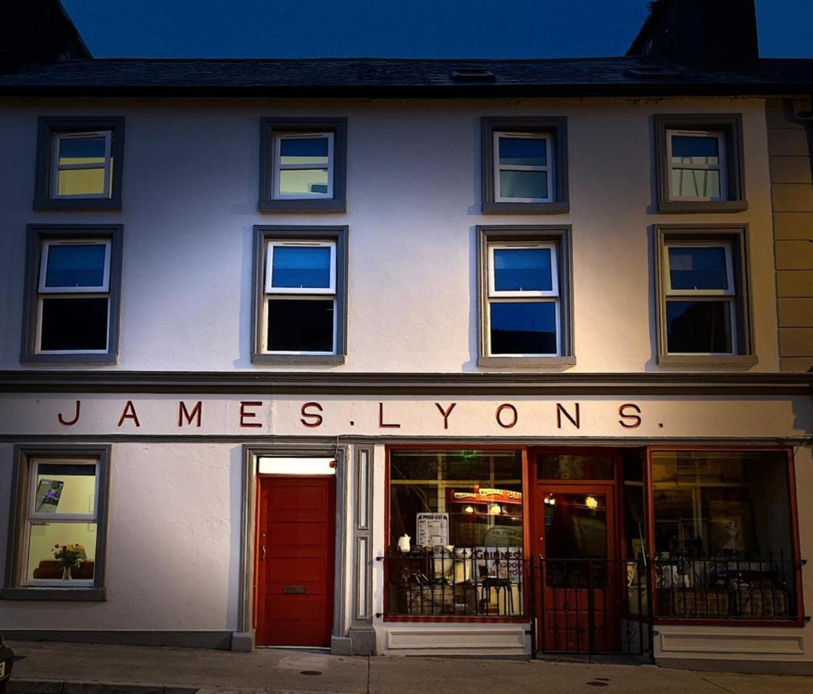 'James Lyons' The Old Main St Ballyhaunis Esterno foto
